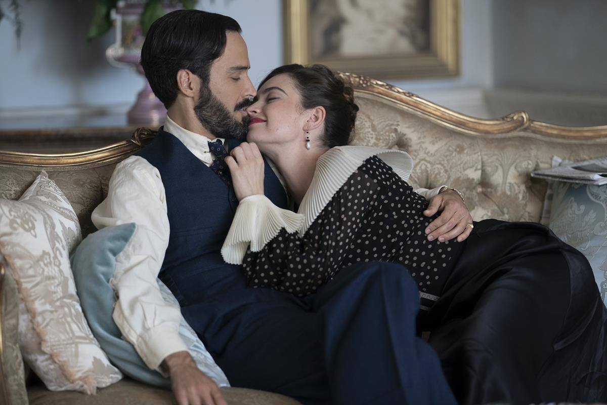 Assaad Bouab as Fabrice De Sauveterre and Lily James as Linda Radlett in “The Pursuit of Love.” Cr: Robert Viglasky/BBC