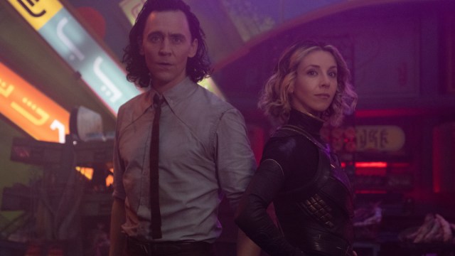 Loki (Tom Hiddleston) and Sophia Di Martino in Episode 3 of Marvel Studios' “Loki.” Cr: Chuck Zlotnick/Marvel Studios
