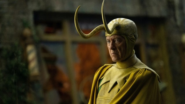 Classic Loki (Richard E. Grant) in Episode 5 of Marvel Studios' “Loki.” Cr: Chuck Zlotnick/Marvel Studios