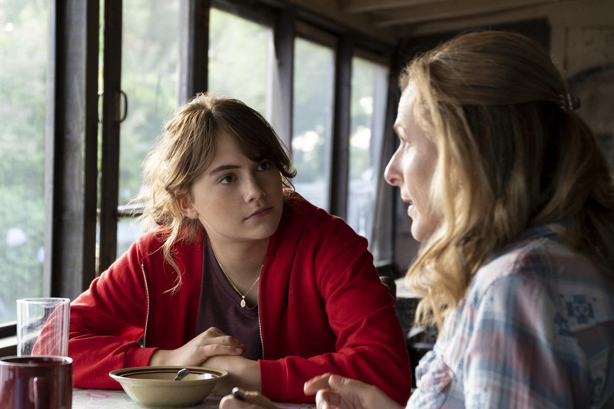 Emilia Jones as Ruby Rossi and Marlee Matlin as Jackie Rossi in director Siân Heder’s “CODA.” Cr: Apple TV+