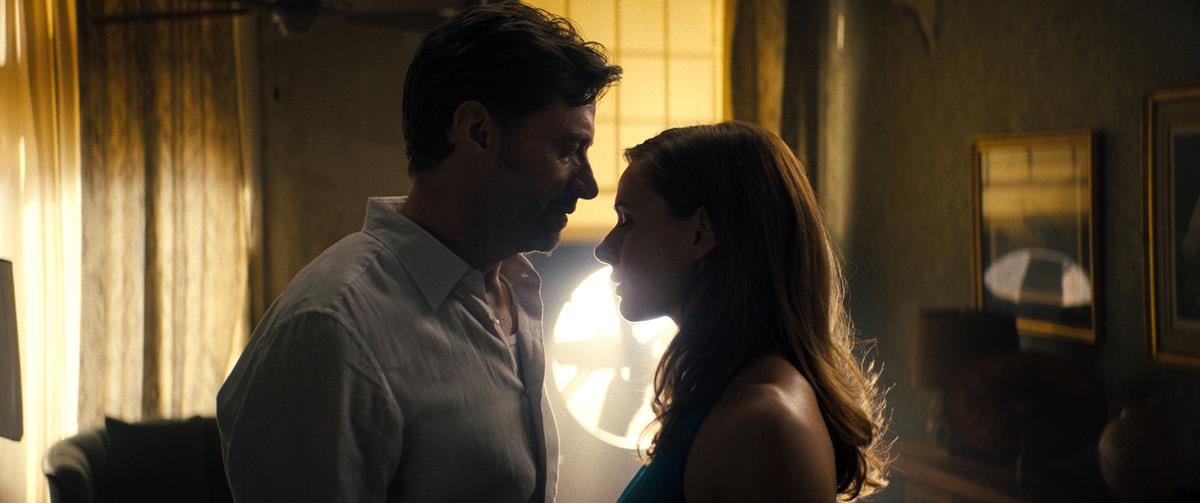 Hugh Jackman as Nick Bannister and Rebecca Ferguson as Mae in “Reminiscence.” Cr: Warner Bros. Pictures