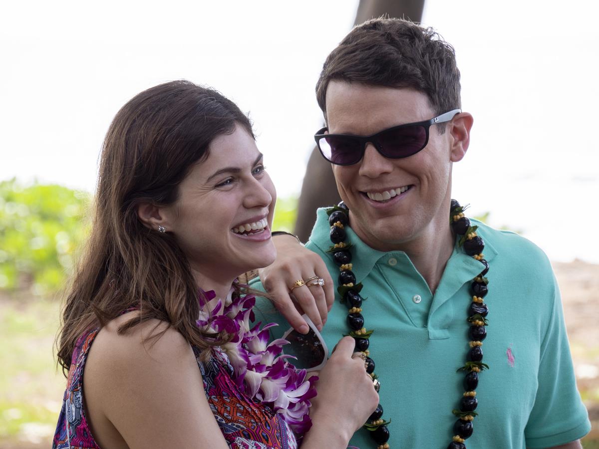 Alexandra Daddario as Rachel Patton and Jake Lacy as Shane Patton in Episode 1 of “The White Lotus.” Cr: HBO
