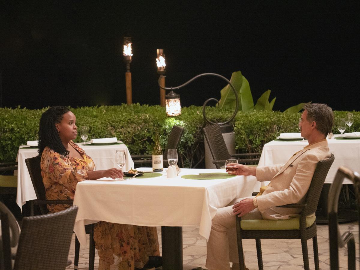 Natasha Rothwell as Belinda Lindsay and Murray Bartlett as Armond in Episode 5 of “The White Lotus.” Cr: HBO