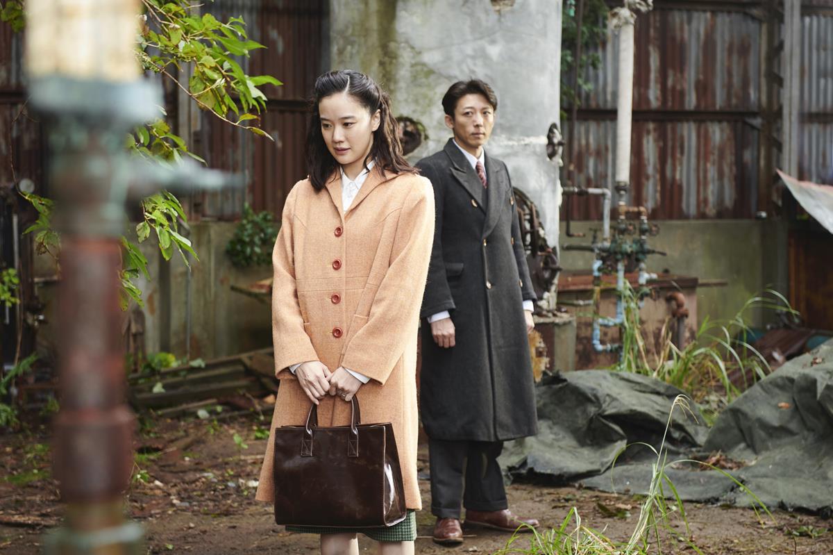 Yu Aoi as Satoko Fukuhara and Issey Takahashi as Yusaku Fukuhara in director Kiyoshi Kurosawa’s “Wife of a Spy.” Cr: Kino Lorber