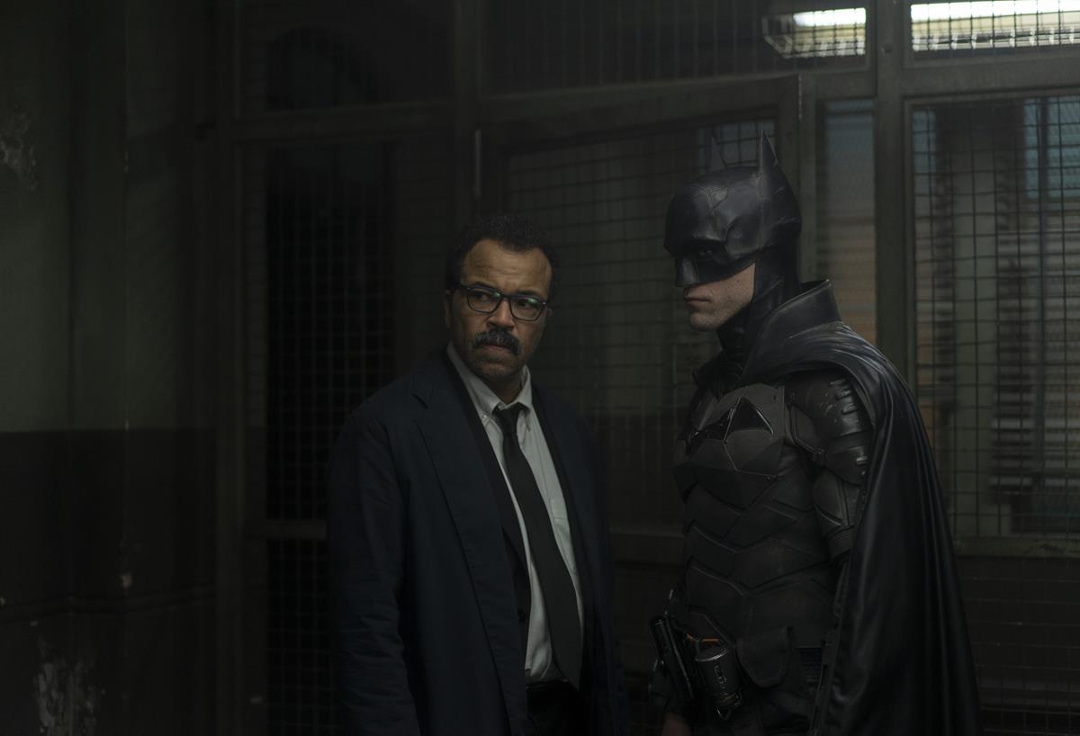 Jeffrey Wright as Lt. James Gordon and Robert Pattinson as Batman in director Matt Reeves’ “The Batman.” Cr: Jonathan Olley/Warner Bros. Pictures