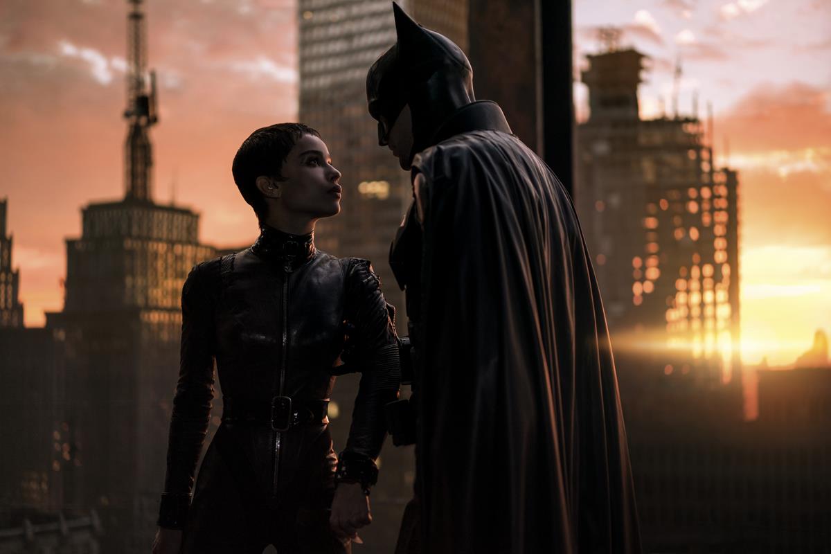 Zoë Kravitz as Selina Kyle and Robert Pattinson as Batman in director Matt Reeves’ “The Batman.” Cr: Jonathan Olley/Warner Bros. Pictures