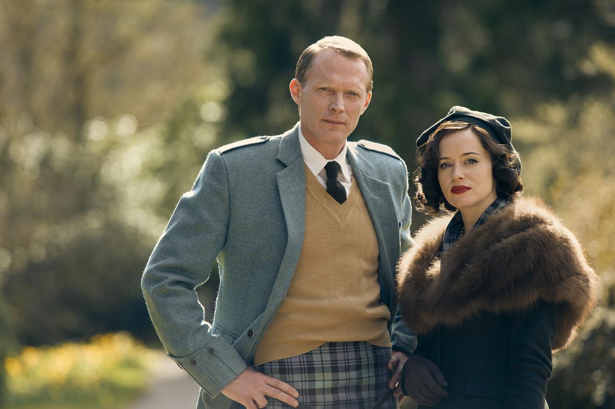 Paul Bettany as Ian Campbell and Claire Foy as Margaret Campbell in director Anne Sewitsky’s “A Very British Scandal.” Cr: Alan Peebles/Amazon Studios