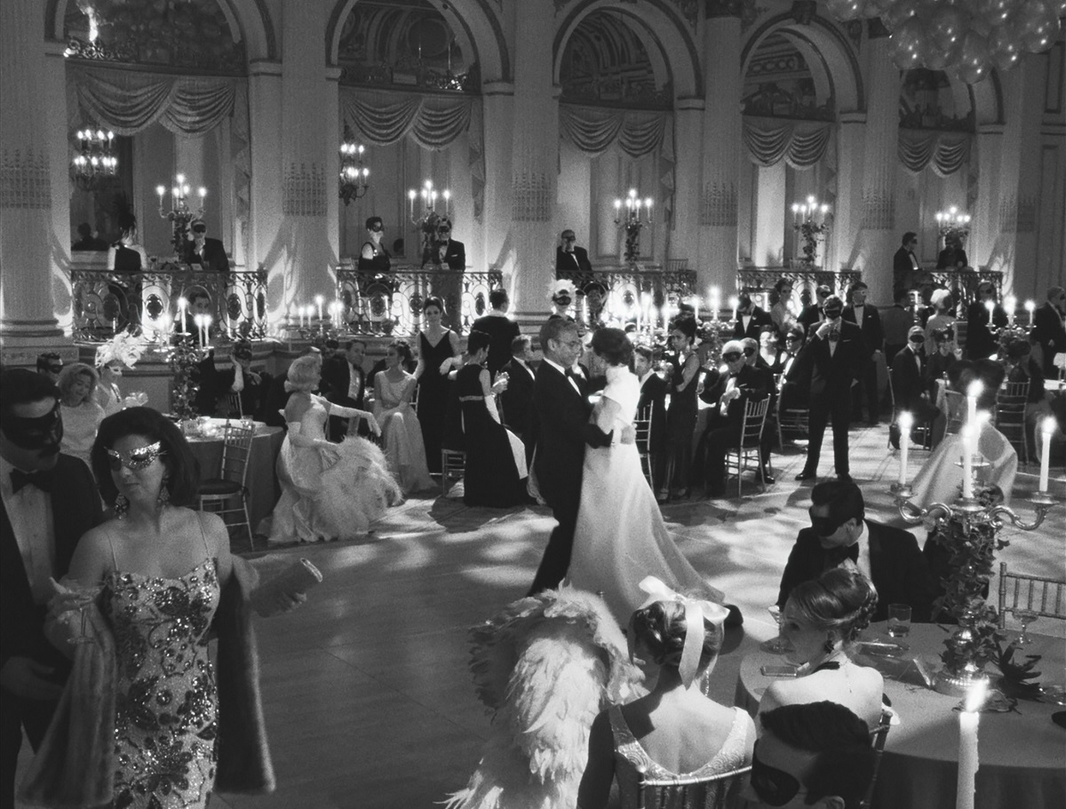 The Black and White Ball in “Masquarade 1966,” Episode 3 of “FEUD: Capote vs. The Swans.” Cr: FX